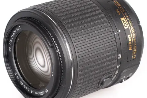 Obiektyw 55-200 mm: do czego służy i dlaczego warto go mieć w swoim zestawie