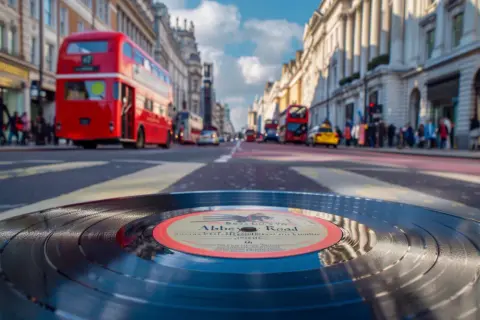 Dlaczego okładka Abbey Road jest kultowa? Historia, znaczenie i wpływ
