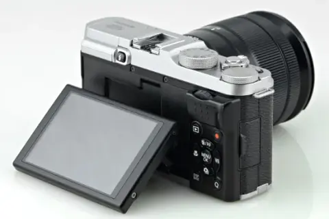 Recenzja Fuji X-M1: Czy warto kupić ten aparat? Opinie i testy