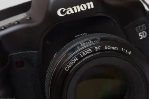Czy warto kupić aparat fotograficzny? Korzyści, wady i alternatywy dla smartfonów