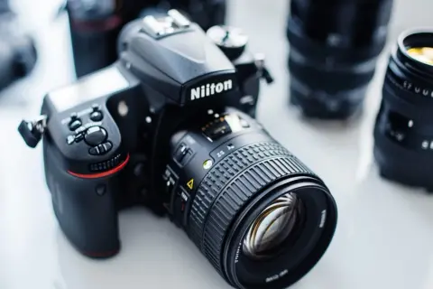 Historia aparatu Nikon D70: Kluczowe cechy i opinie użytkowników