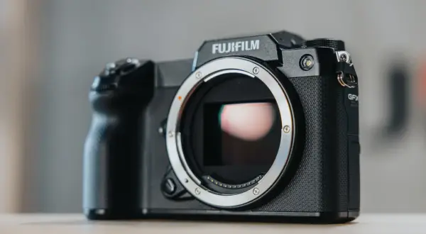 Aparaty średnioformatowe Fuji GFX: Dlaczego warto je wybrać?