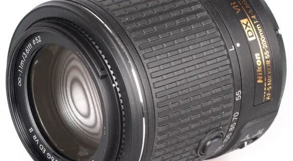 Obiektyw 55-200 mm: do czego służy i dlaczego warto go mieć w swoim zestawie