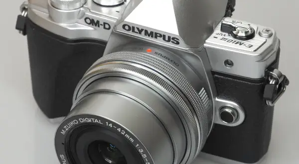 Najlepsze obiektywy do Olympus OM-D E-M10 Mark III - porównanie
